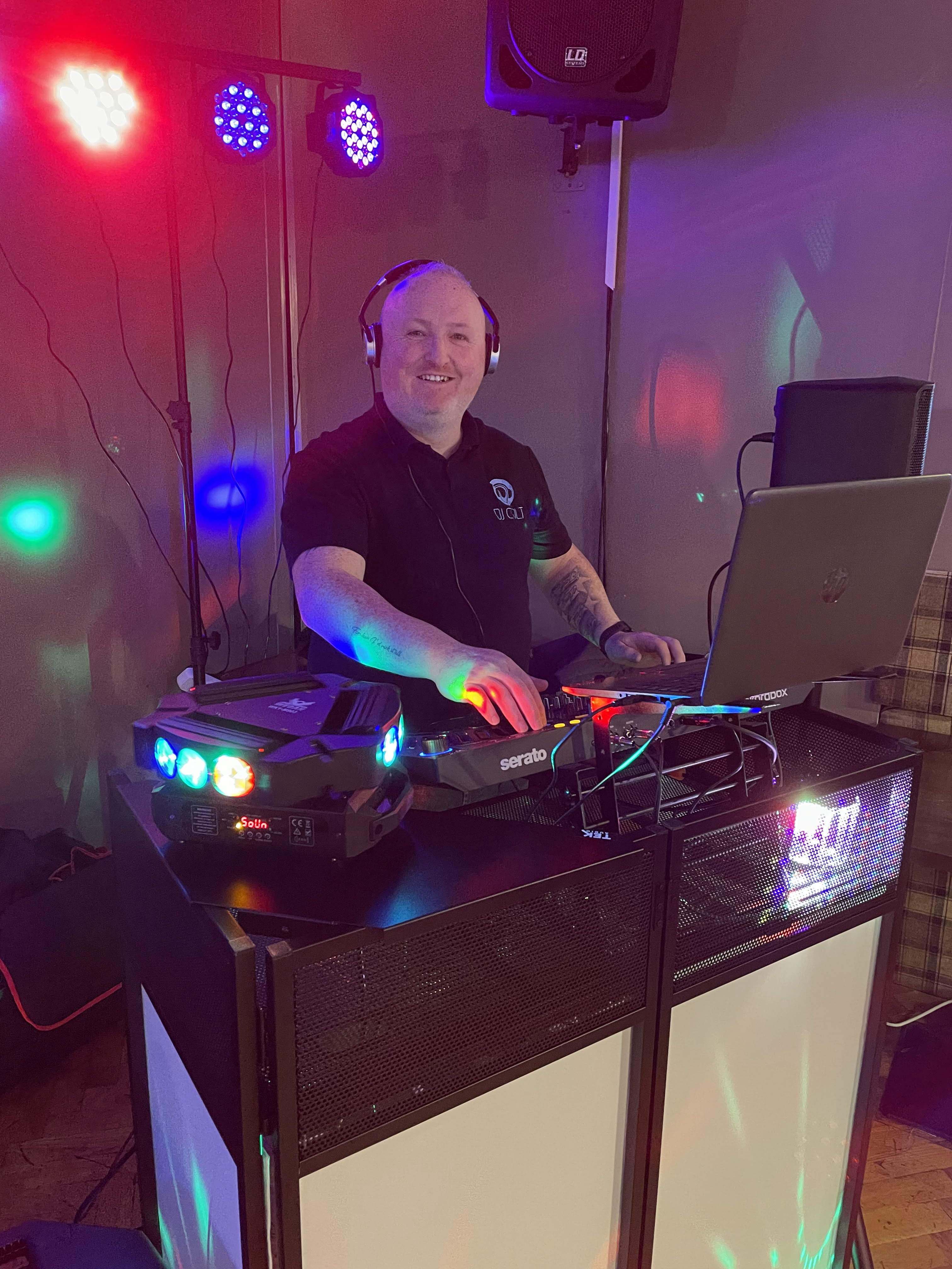 Event photo eleven, DJ setup atmosphere